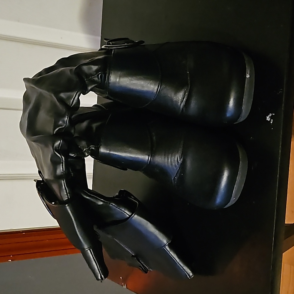 Women black worn boots